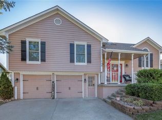 113 SE Bristol Dr, Lees Summit, MO 64063