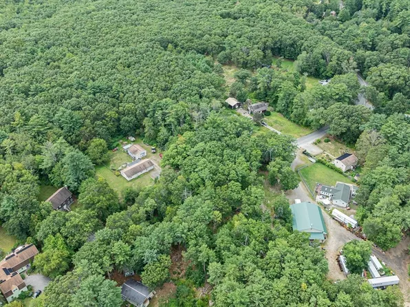 64 Seabrook Rd, Salisbury, MA 01952