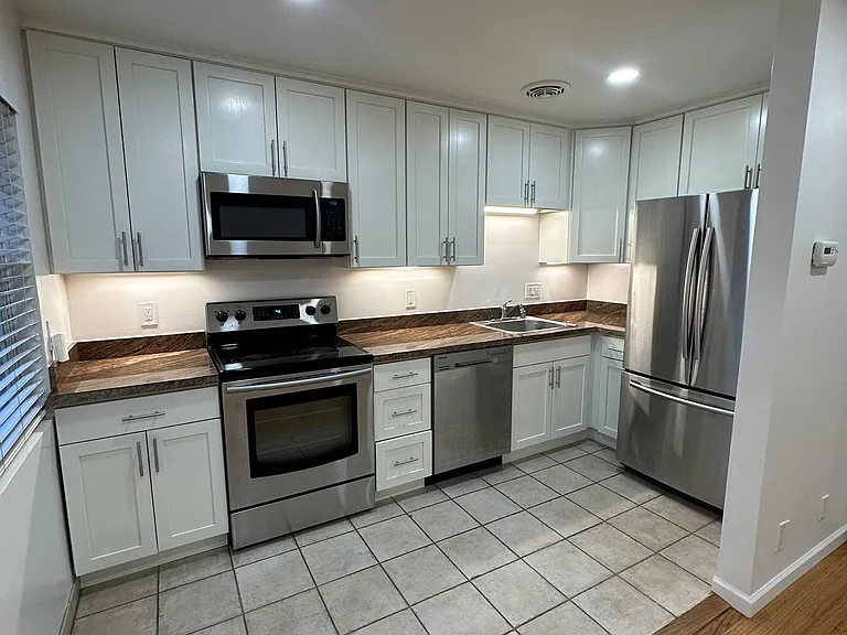 5445 Broadway #1 — Photo 14