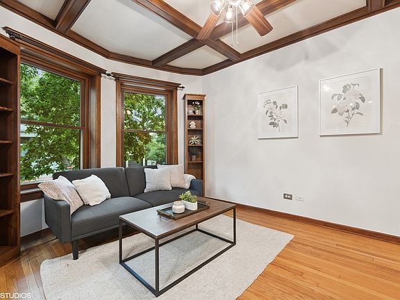 3rd image of 2542 N Sacramento Ave APT 1