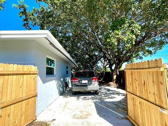 4th image of 101 NW 21st St