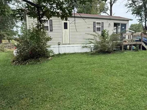323 E Franklin St, Farmersburg, IN 47850