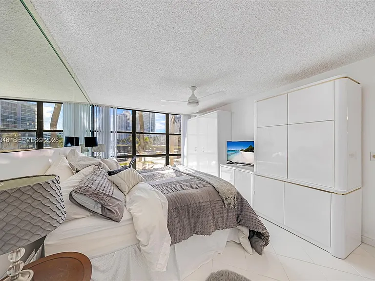 800 Parkview Dr #230 — Photo 11