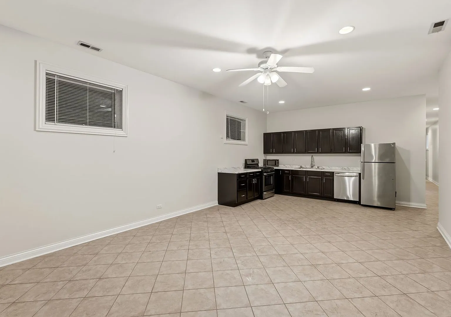 2 bed, 1400 sqft, $2,200 — Photo 3