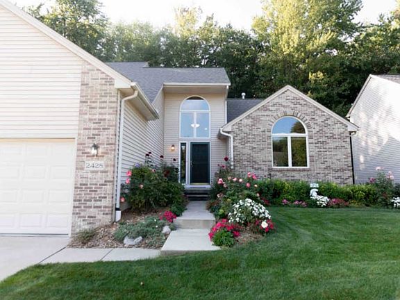 4th image of 2428 Hawthorne Way