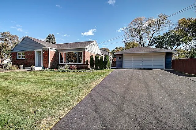 409 W Lonnquist Blvd photo 1