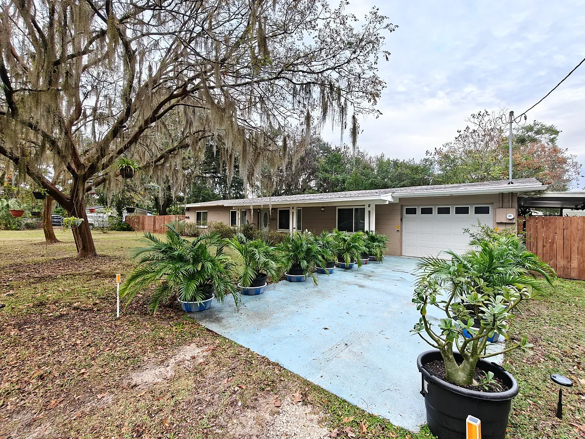 Building Photo - 2305 NW 48th Ter