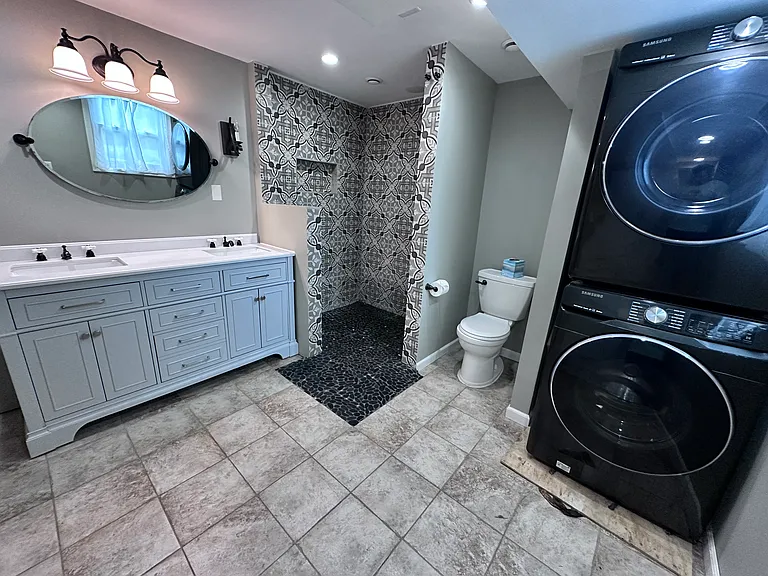 Full Bathroom