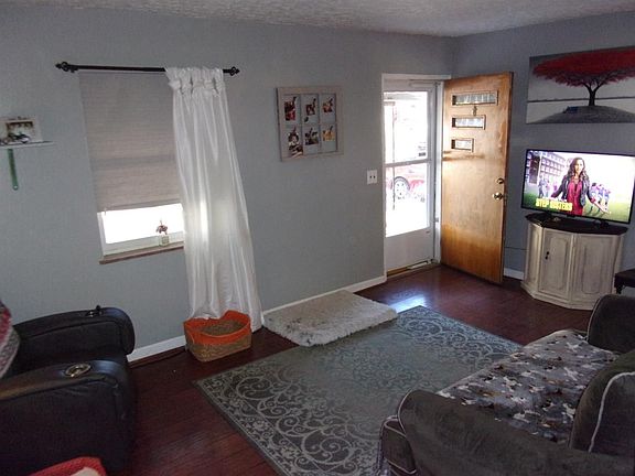 3rd image of 3911 Carrie Ave
