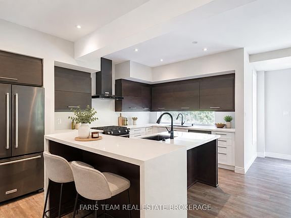 5th image of 33 Sheppard Dr