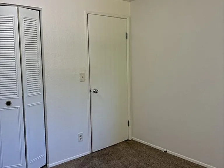 966 Royalty Dr NE — Photo 11