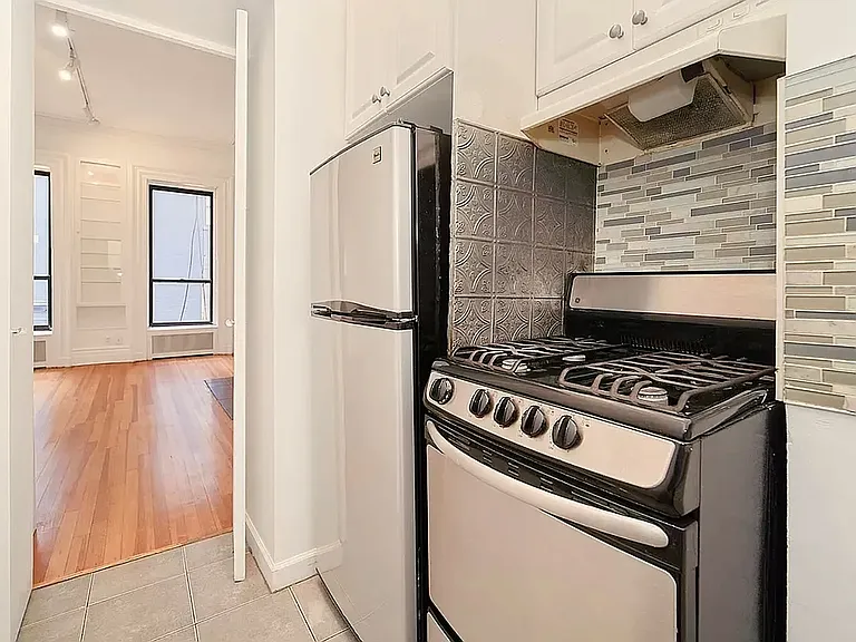 25 E 38th St #3R — Photo 6