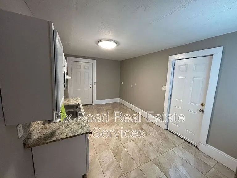 545 Rockdale Ave #1 — Photo 10