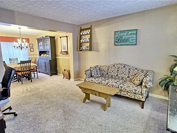 3rd image of 391 Georgia Dr
