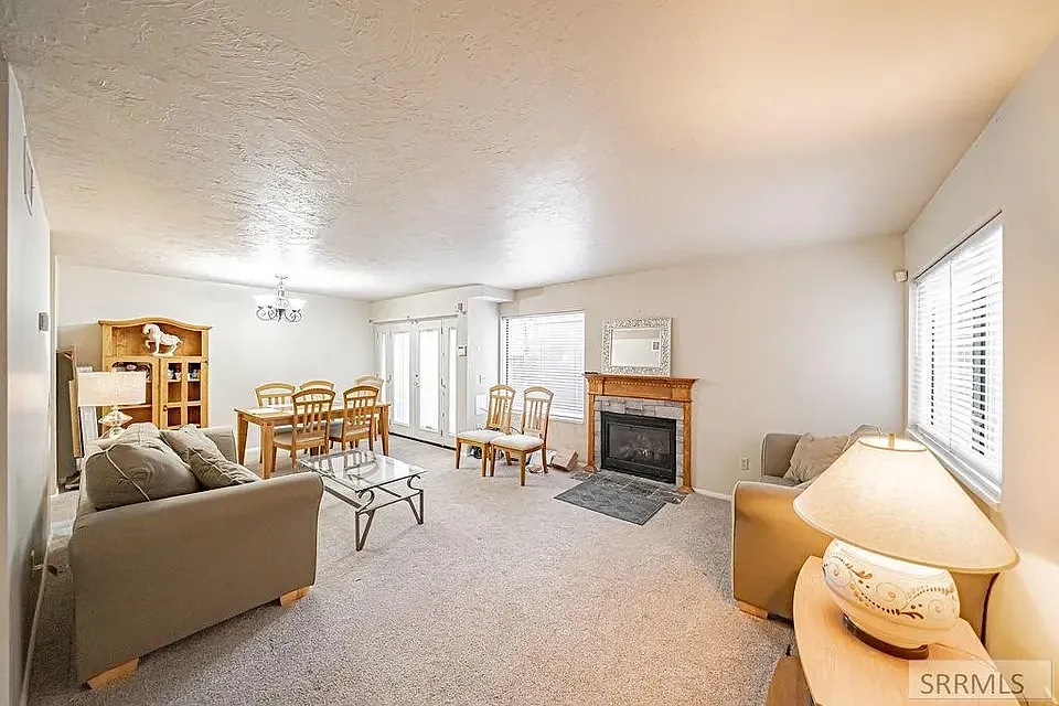 2 bed, 1050 sqft, $1,800 — Photo 2