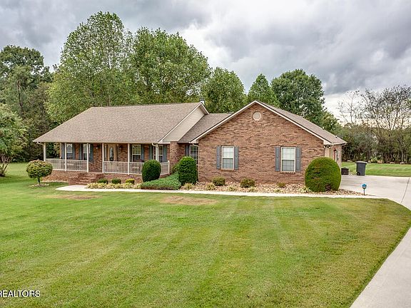 2nd image of 1533 Foxfire Cir