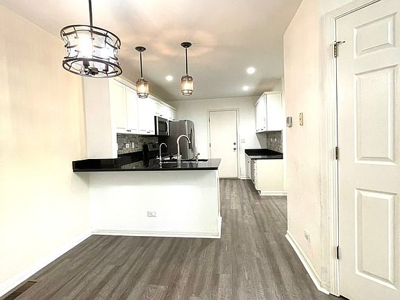 5th image of 54 Egg Harbour Ct