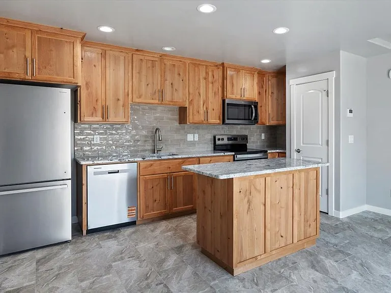 254 Monroe St #2 — Photo 5