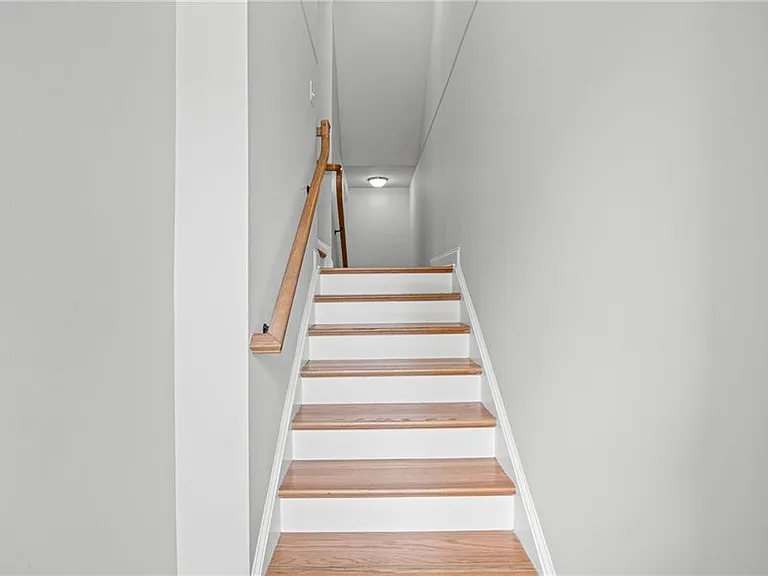 335 Rose Garden Ln — Photo 2