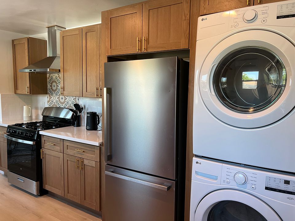 Fully equipped kitchen, in-unit washer dryer