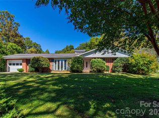 2586 Kim Miller Rd, Lake Toxaway, NC 28747