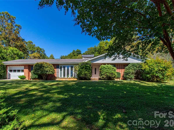 2586 Kim Miller Rd, Lake Toxaway, NC 28747
