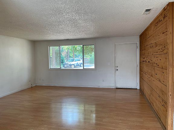 4th image of 735 Kenyon St