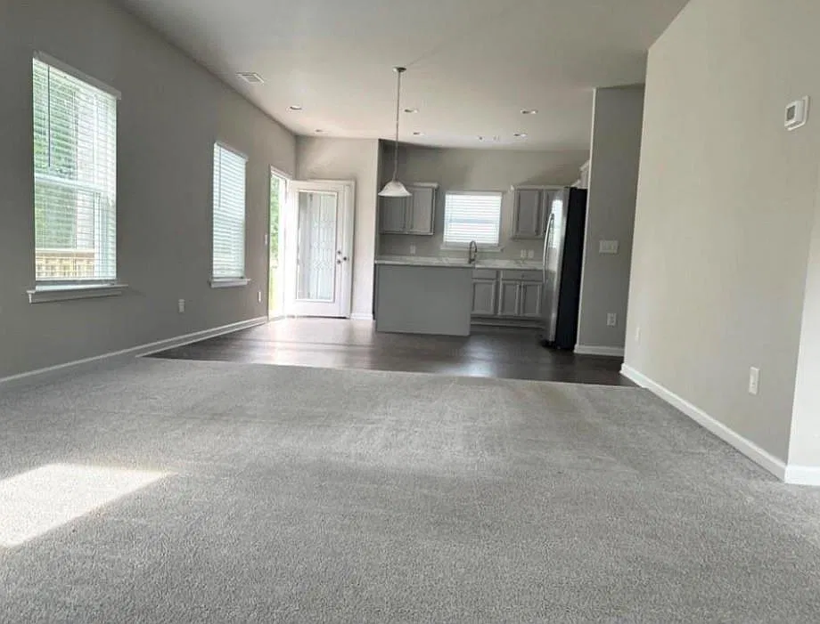 4 bed, 2.5 bath, 2100 sqft, $2,195 — Photo 2