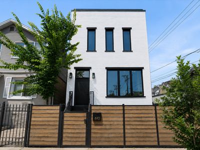 610 N Damen Ave, Chicago, IL, 60622
