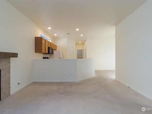 5th image of 735 SE Creekside Drive