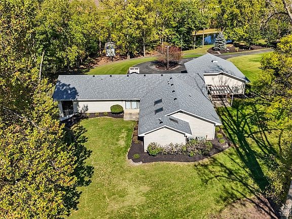 4th image of 573 Arlington Rd