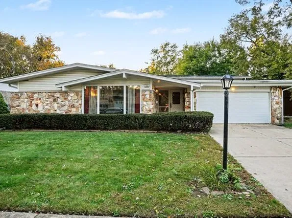 440 N Arizona Ave, Glenwood, IL 60425