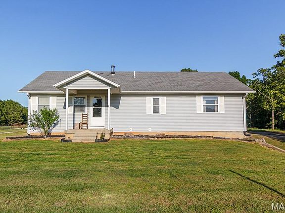 2nd image of 34116 Olathe Dr