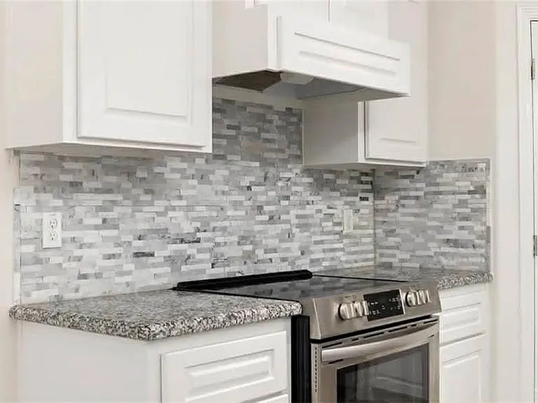 3132 Zurich Ave — Photo 2