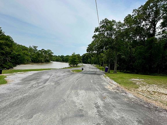 4th image of River View Dr