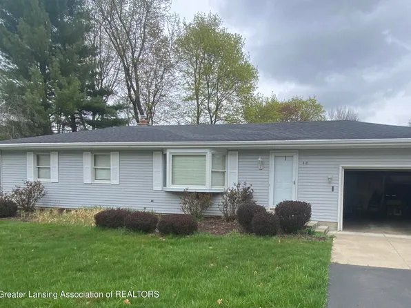 612 Maplehill Dr, Haslett, MI 48840