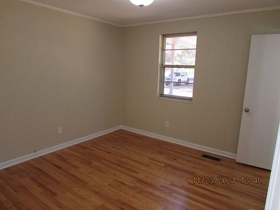 5th image of 1915 Pinewood Rd