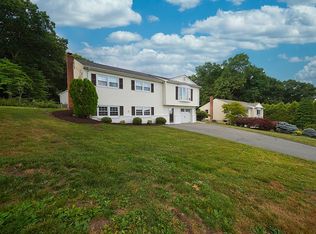118 Margaret Keahon Dr, Pearl River, NY 10965