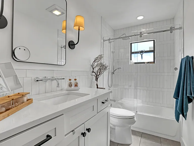4972 S Kay St — Photo 2