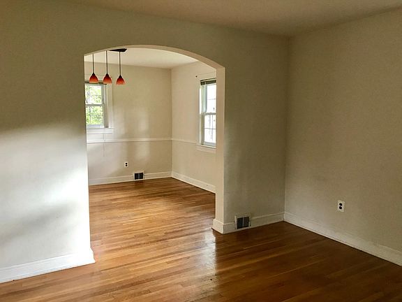 4th image of 30 N Greenbrier St
