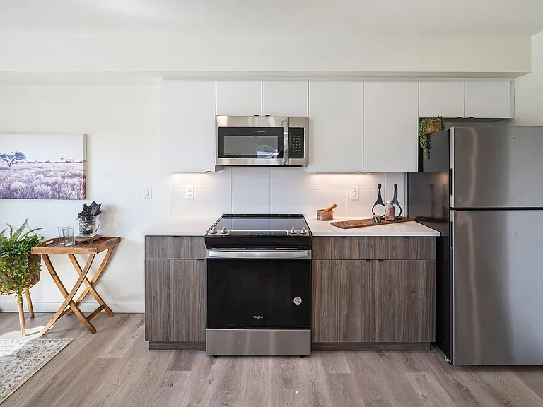 Edgewater Apartments — Photo 15