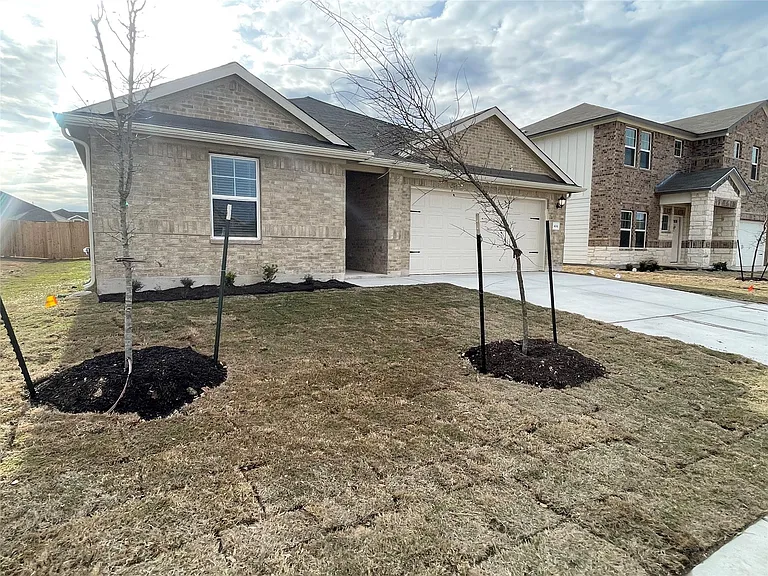 404 Grasslands Trl — Photo 4