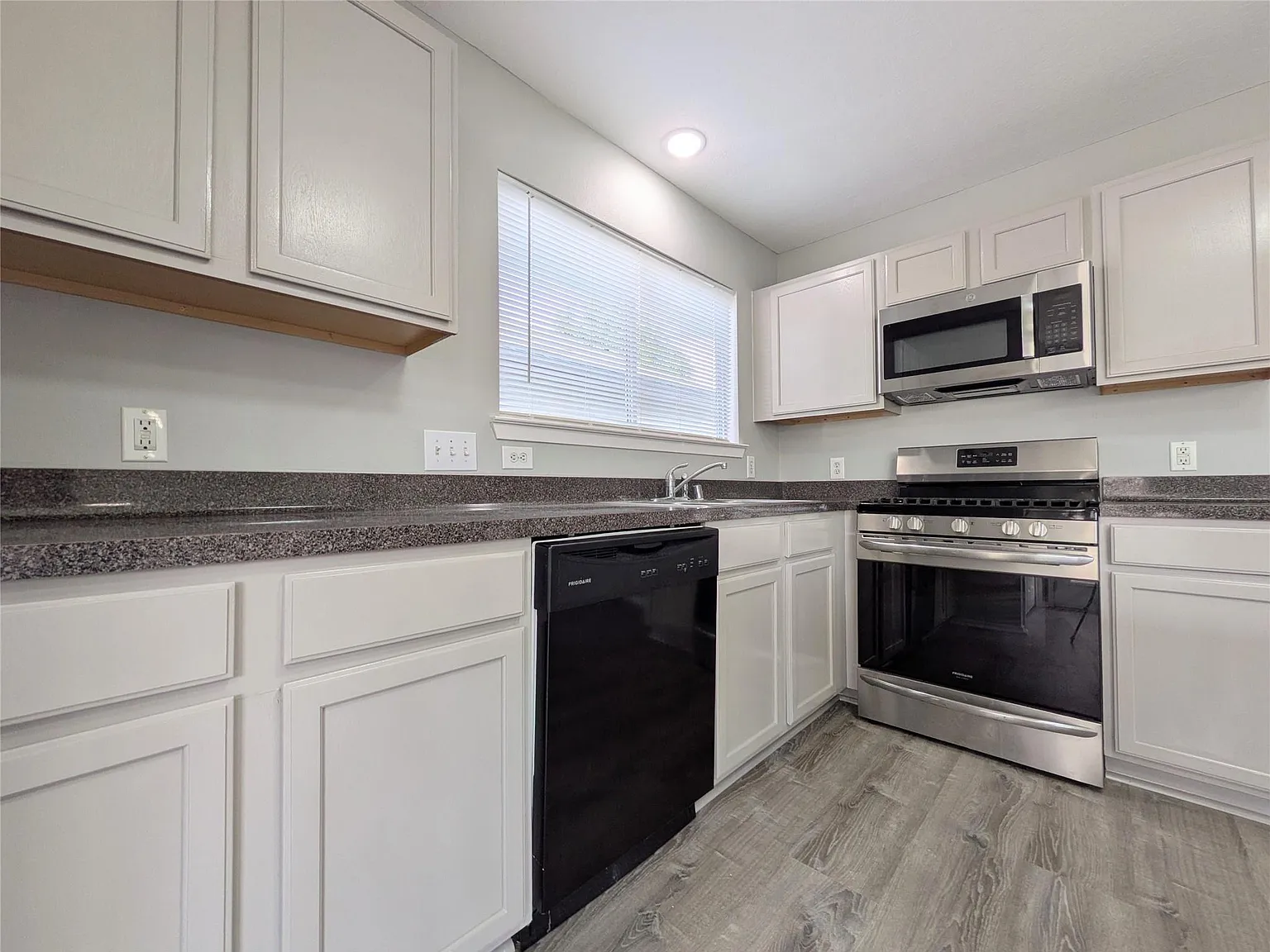 3 bed, 1612 sqft, $1,900 — Photo 4