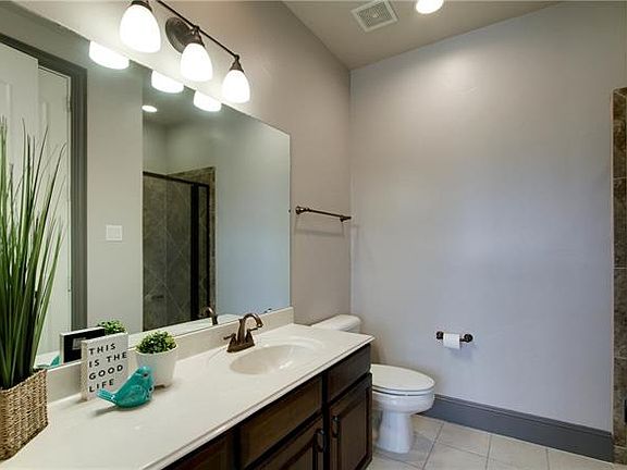 3rd image of 6815 Plaza Via