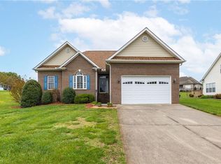 407 Gravelawn Dr, Kernersville, NC 27284