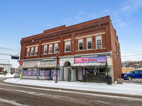 3rd image of 605 Main St