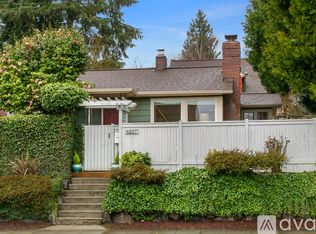 6207 35th Ave NE, Seattle, WA 98115