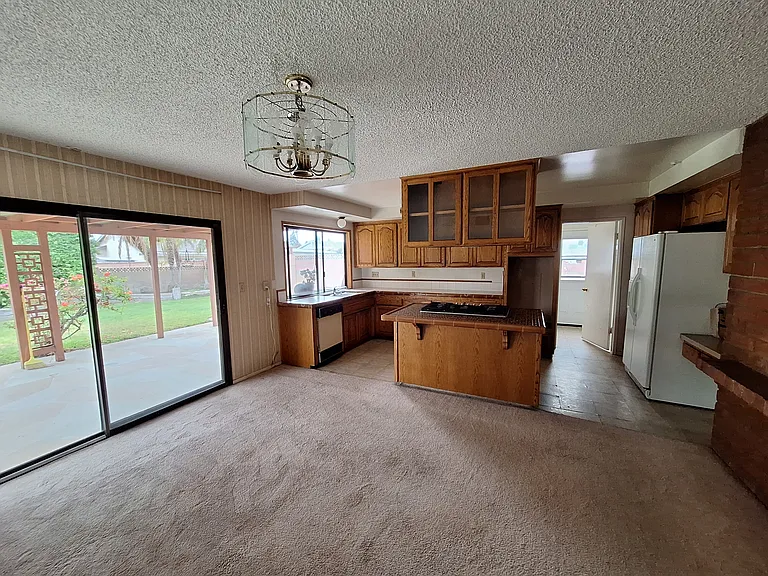 2822 E Alden Pl — Photo 2