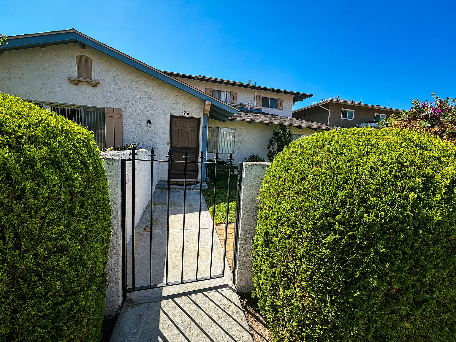 3 bed, 1400 sqft, $3,500 — Photo 3