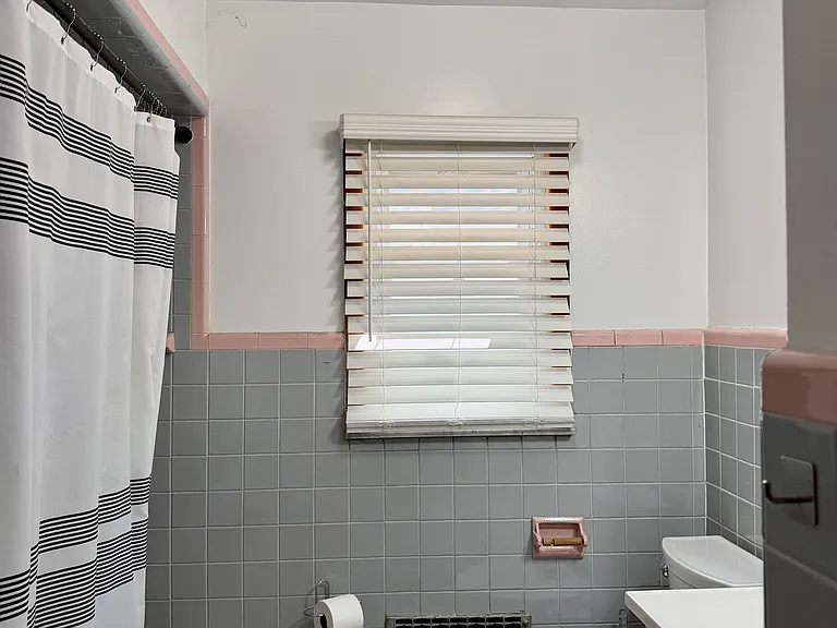 51 W 3rd St #1 — Photo 37